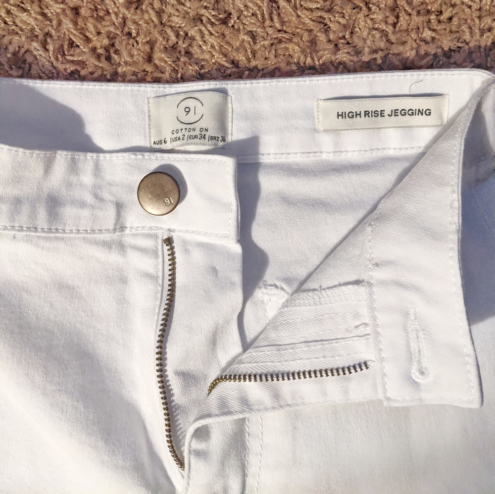 NEW Pair of White Skinny Jeans
